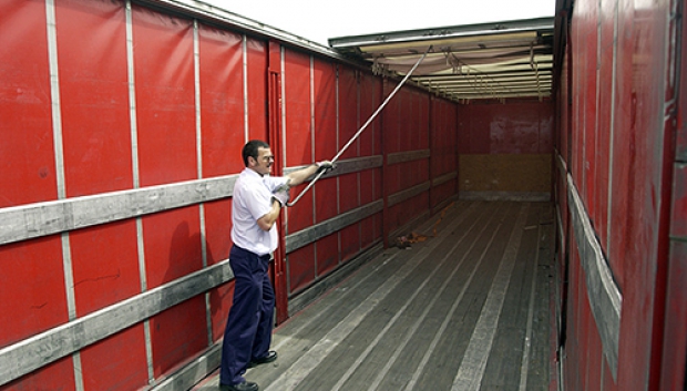Sliding Roof Taut Liner - in operation