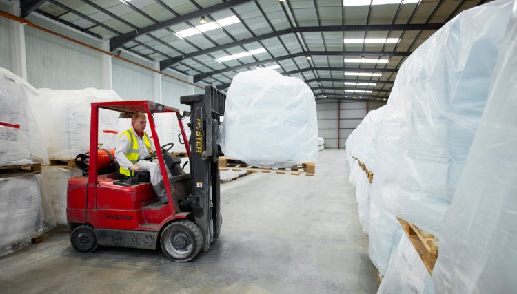 Qualified experienced warehousing operatives