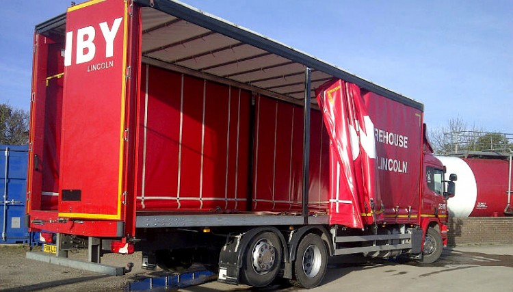 Rigid lorry - side access for loading