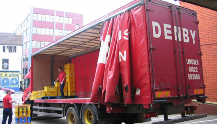 Rigid lorry in operation